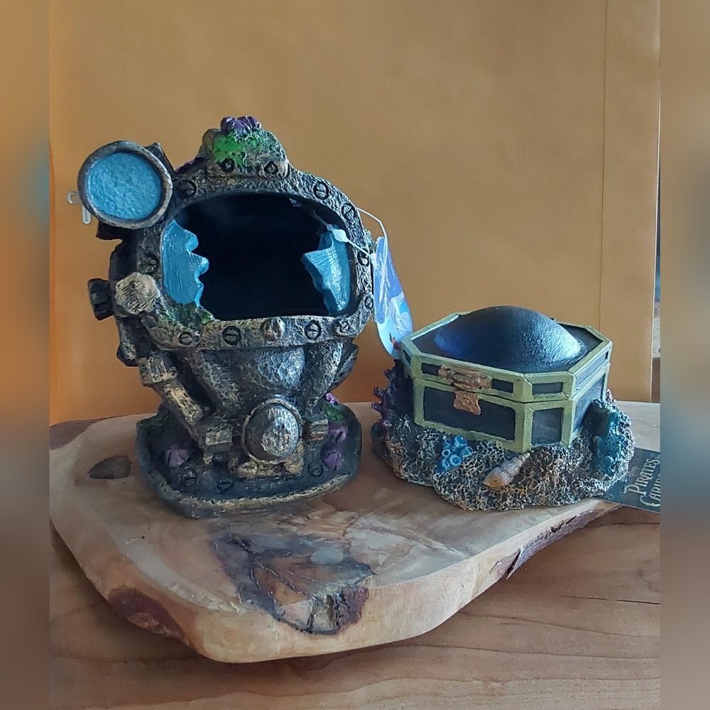 PENN-PLAX 2 PIECE DISNEY PIRATES AQUARIUM ACCESSORIES